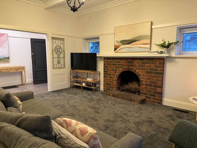 4 bedroom, 2 living, Study, Great yard Malvern Eas gallery image 2