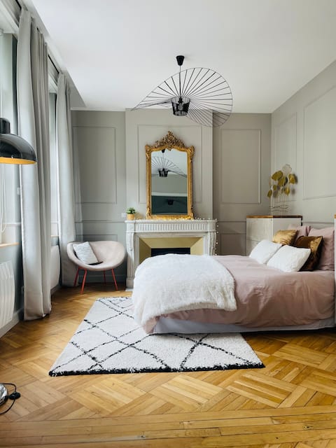 Cozy chic, refined and spacious in the hyper center