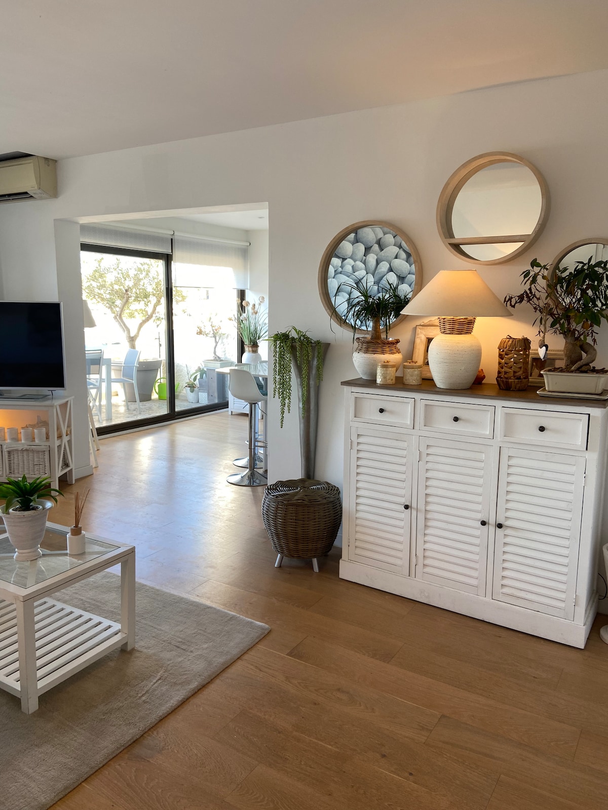 Popular Airbnb listing: Stunning Marina views in Le Barcarès