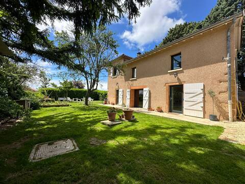 Cozy house of Beaujolais 30 minutes from Lyon