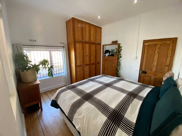 “New listing discount ”The Whalespotter on the sea gallery image 3