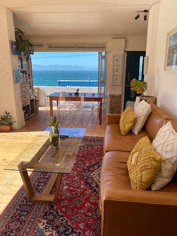 “New listing discount ”The Whalespotter on the sea