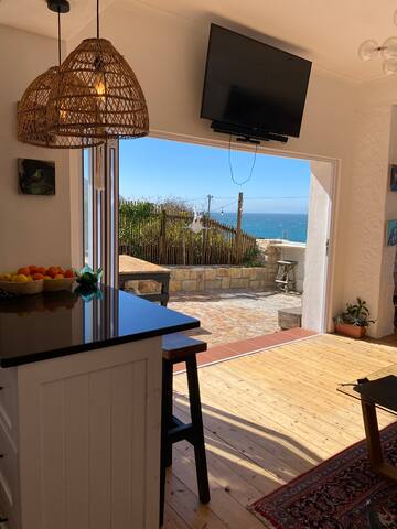 “New listing discount ”The Whalespotter on the sea gallery image 2