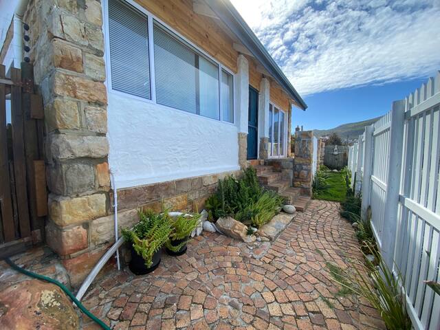 “New listing discount ”The Whalespotter on the sea gallery image 4