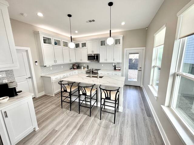 Modern 4BR House Near Downtown & Bishop Arts gallery image 4