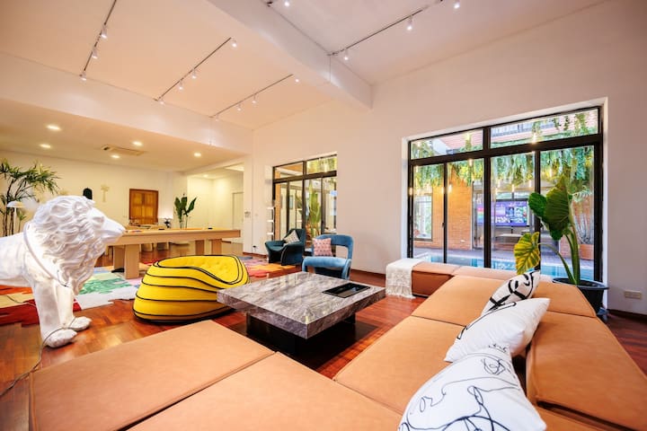 Super Luxury Fantasy Private pool,KTV,BTSThonglor gallery image 2