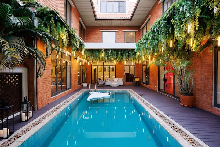 Super Luxury Fantasy Private pool,KTV,BTSThonglor