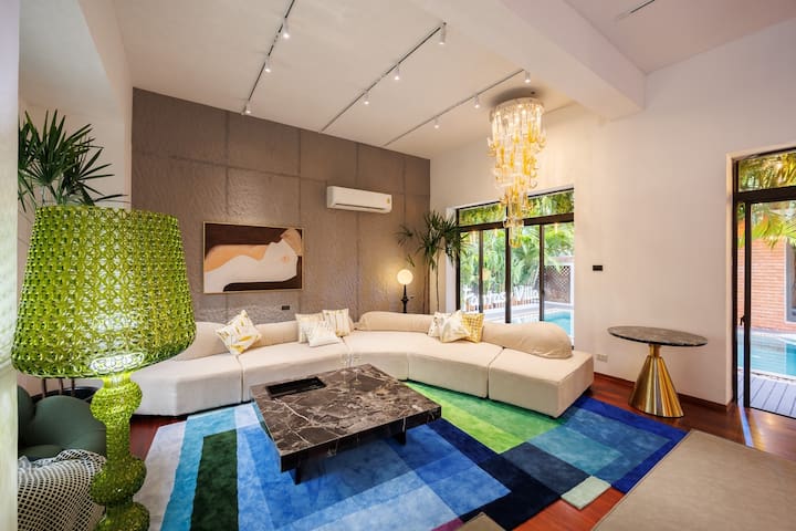 Super Luxury Fantasy Private pool,KTV,BTSThonglor gallery image 3