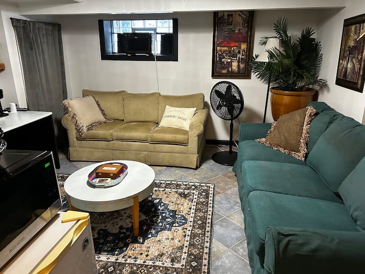 Private Studio Unit - Cosley Zoo, Wheaton