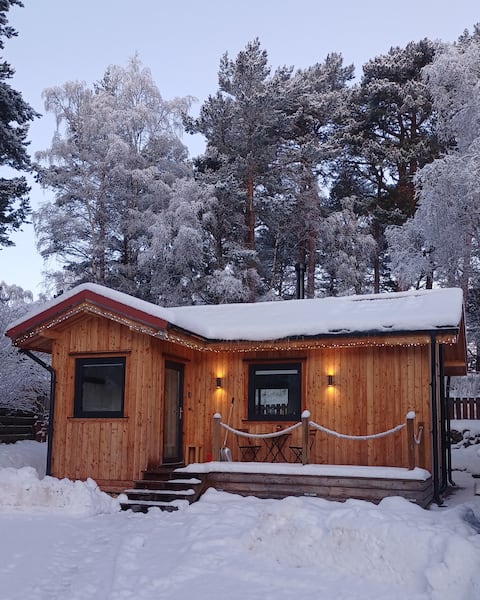 Cosy modern cabin- Carrbridge, near Aviemore