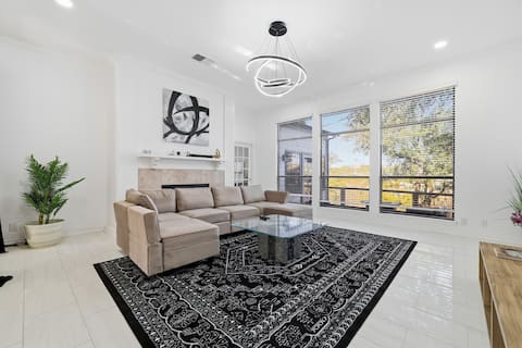Top performing Airbnb: The Treehouse At La Cantera | 5 Min to Six Flags in Camp Bullis
