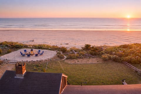 Oceanfront Cottage • Beach Bonfires & Sunset Views