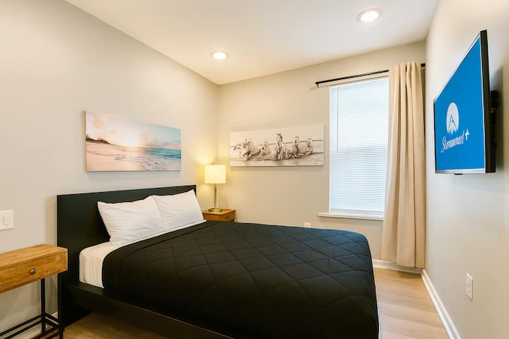 Toto útulné ubytovanie je premyslene vybavené základným kuchynským vybavením vrátane hrncov, panvíc, kanvice, mixéra a vody, čo zabezpečuje pohodlný a príjemný pobyt pre našich hostí.