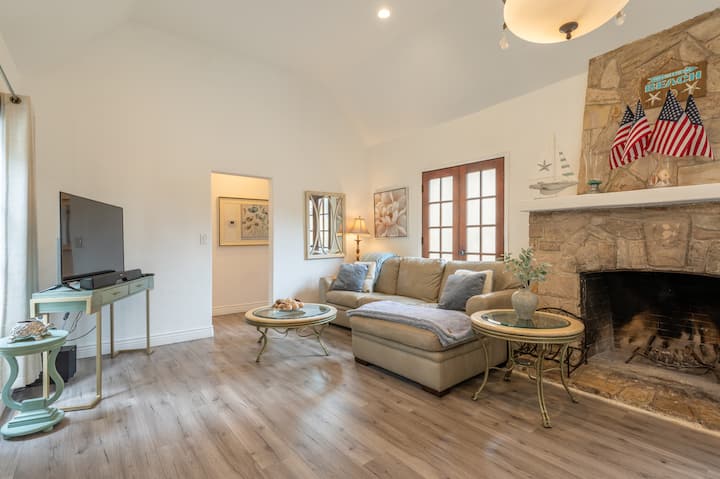 Charming Carmel Historic Home, Walk 2 Downtown. - Carmel-by-the-Sea, CA
