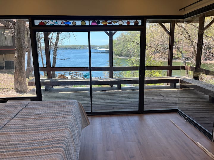 El dormitorio inferior es el dormitorio más limpio, creo.
vidrio en dos lados con vistas al lago YESSS