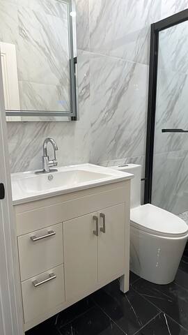 New construction 5bedroom/5bath close-to NYcity gallery image 5