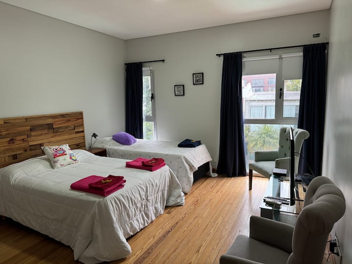 Комната в апартаментах с доступом к кухне и террасой в Saavedra