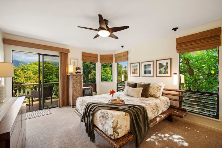 Primary en suite bedroom. Firm Queen TempurPedic mattress on platform bed frame, A/C, ceiling and area fan.