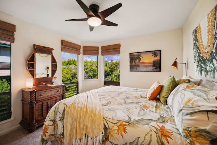 Second bedroom new king mattresses, A/C, ceiling fan.