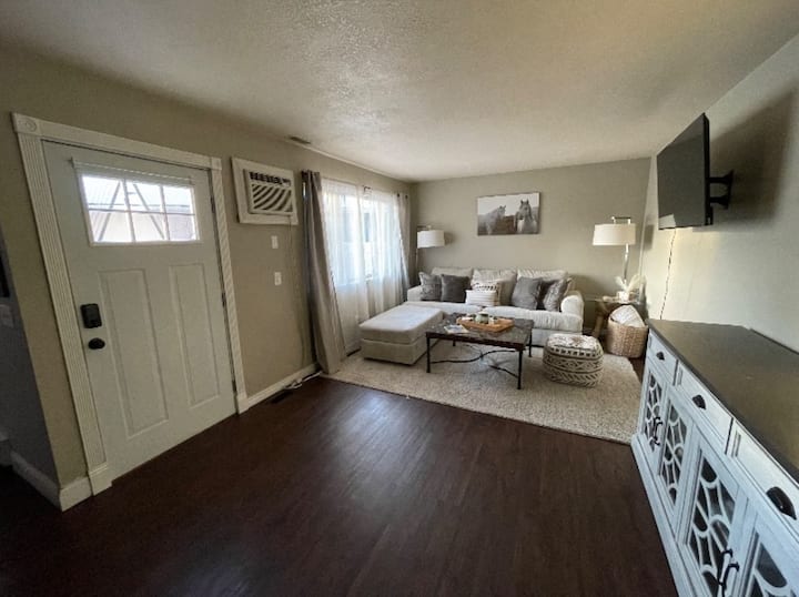 Lovely Condo By Rose Park - ZooMontana, Billings
