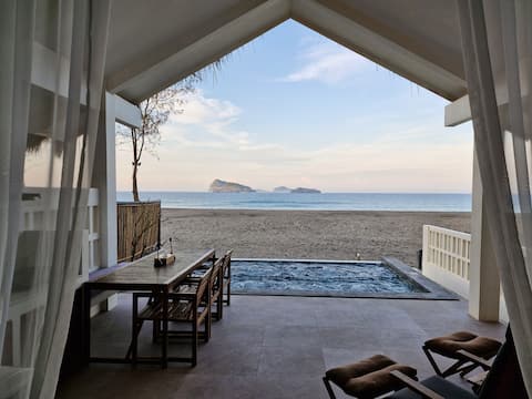 Costa Sambali Villa 1 • Sunset Beachfront Pool