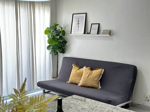 Prívate Gate Stay, w/ AC & 50" TV, 2-Bedroom