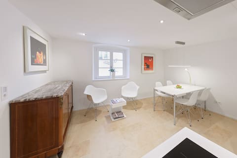 Erfolgreiche Airbnb-Immobilie: Domresidenz | 65sqm 2 Bedroom Apt | Near Cathedral in Regensburg