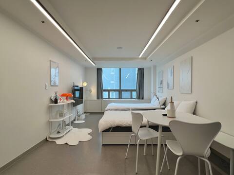[New] Hongik University Station 2 minutes away/Big room/High-rise night view city view