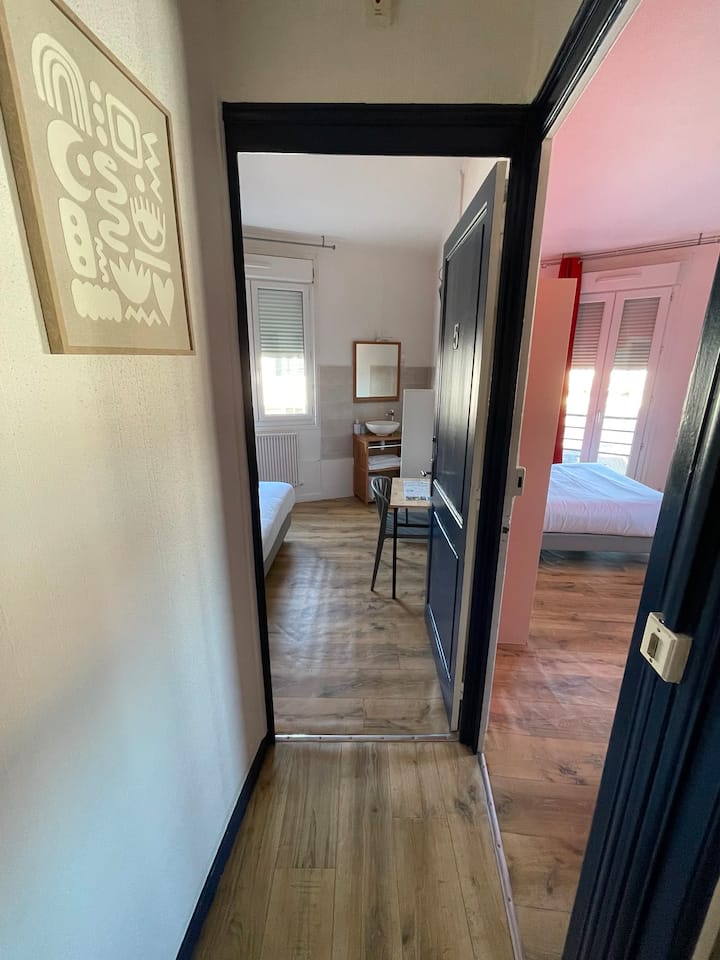 Chambre Familiale Avec Sanitaires Communs - La Rochelle