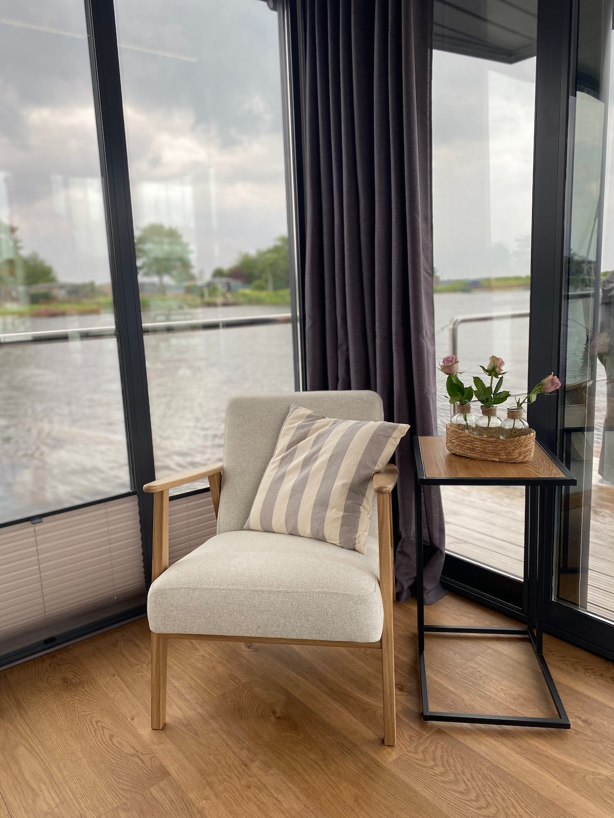 Popular Airbnb listing: Houseboat Maron in Anjum Noordoost