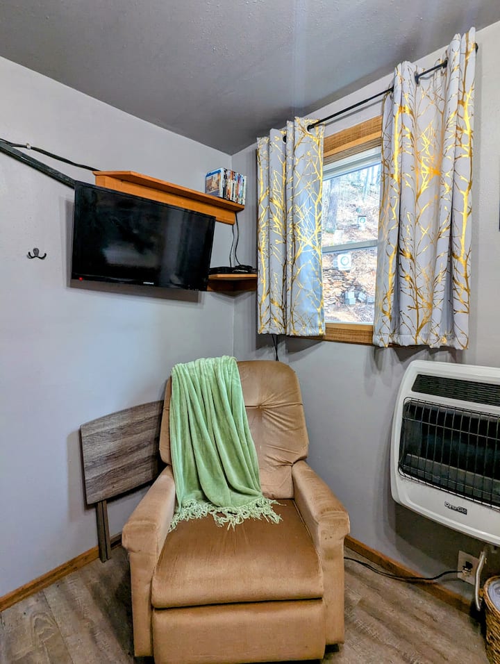 Cozy Cabin In The Woods - Sherwood Lake, New Milton