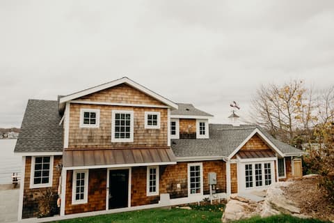 Waterfront Cottage with access to Owenego Club.