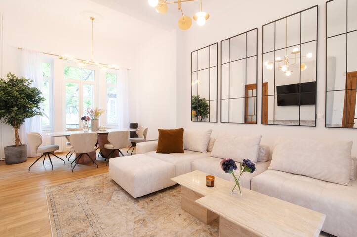 Majestic views over Acropolis gallery image 5