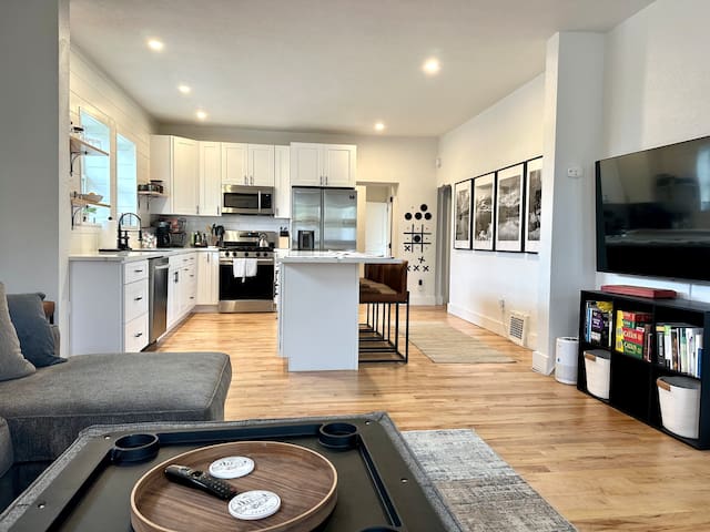 Stylish 6-Bedroom Retreat in Denver