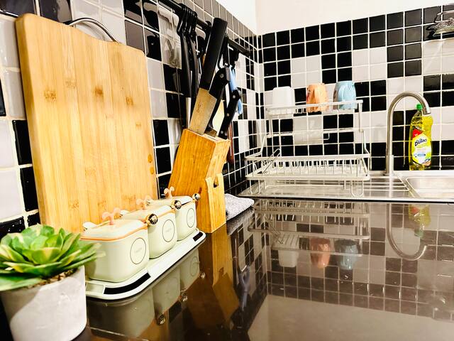 BTS Thonglor｜可住10人｜私人别墅｜4个卧室｜免费停车｜高性价比 gallery image 2