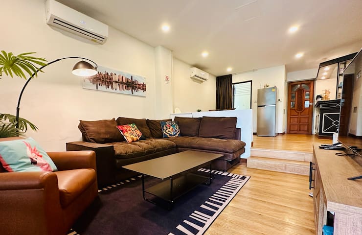 BTS Thonglor｜可住10人｜私人别墅｜4个卧室｜免费停车｜高性价比