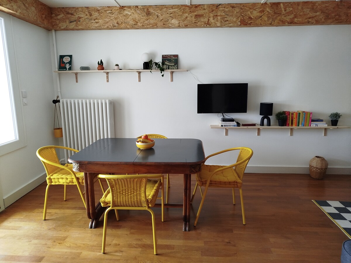 Popular Airbnb listing: Apartment in the city center with terrace in Lons Le Saunier