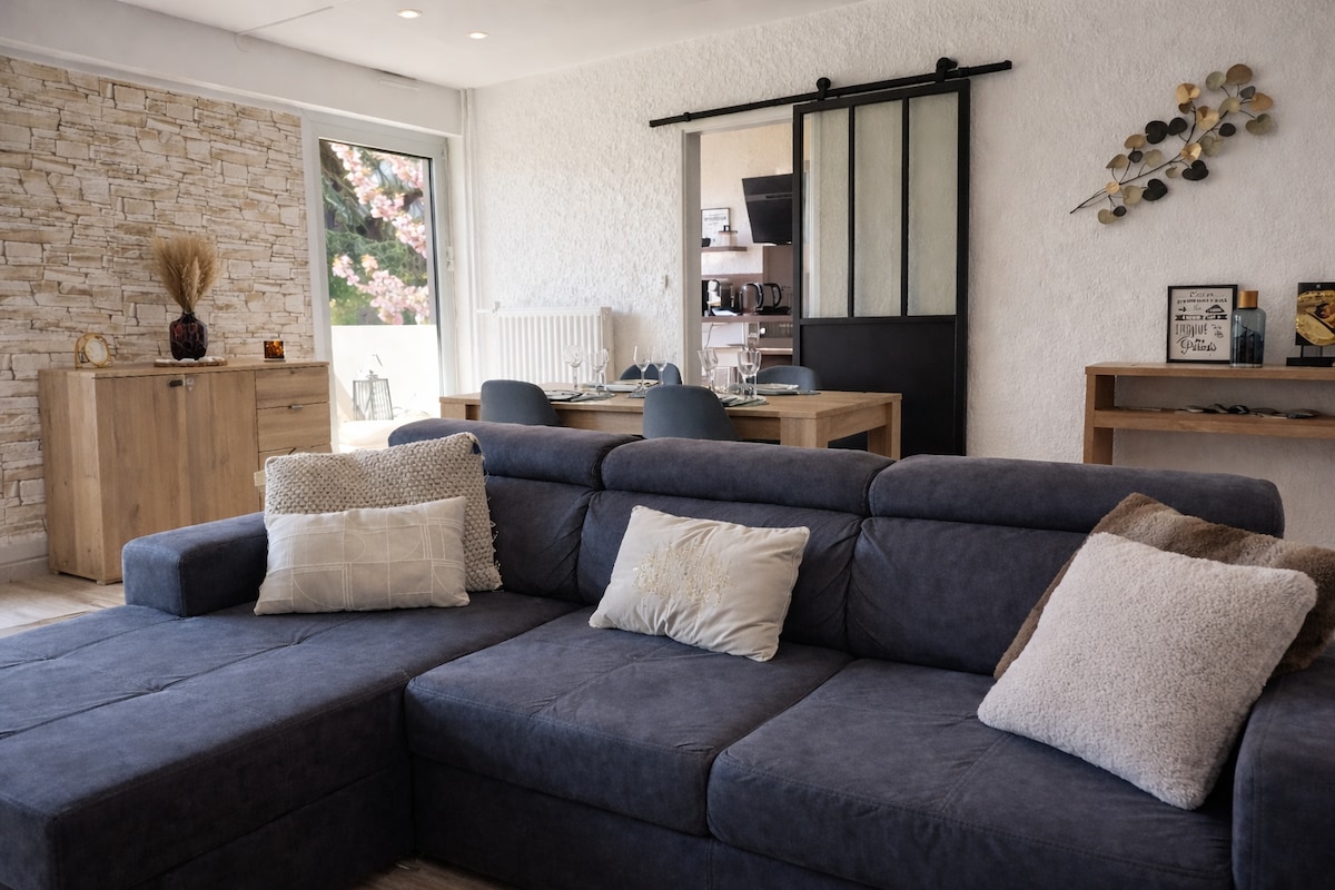 Successful Airbnb property: F3 cocooning view of park, near station and parking in Évreux