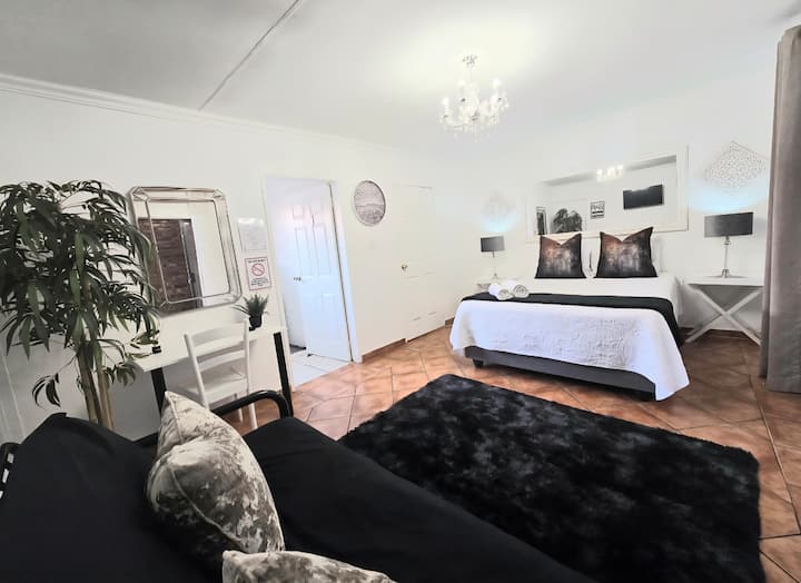 Zhantique Guest House 1- Unit 5 - Boksburg