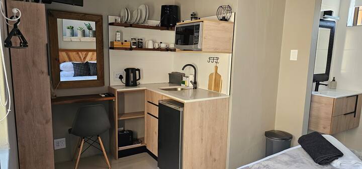Fáilte (Unit 2) - Modern 1 Bedroom Studio - Port Elizabeth