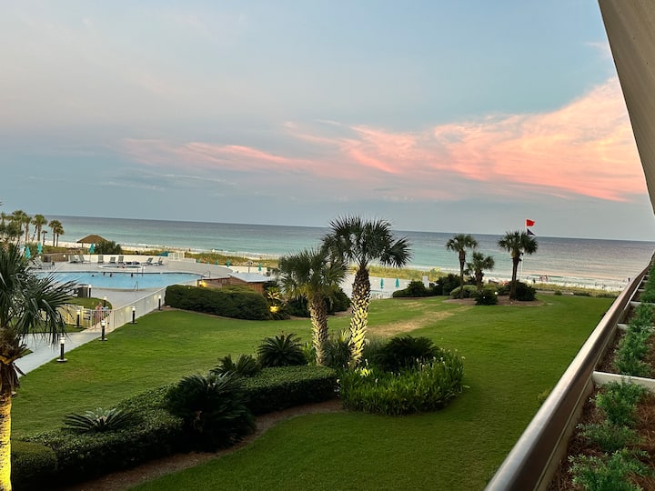 Beach View Retreat Pools, Hot Tubs & Private Beach - Miramar Beach, FL
