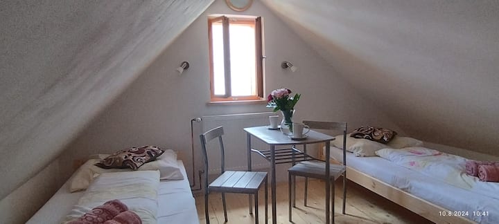 2 x легло 200 x 90 см 1 x легло допълнително легло 200 x 0,90 см непрозрачно. 