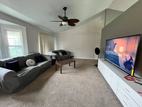 Spacious home for your team/crew sleeps 12