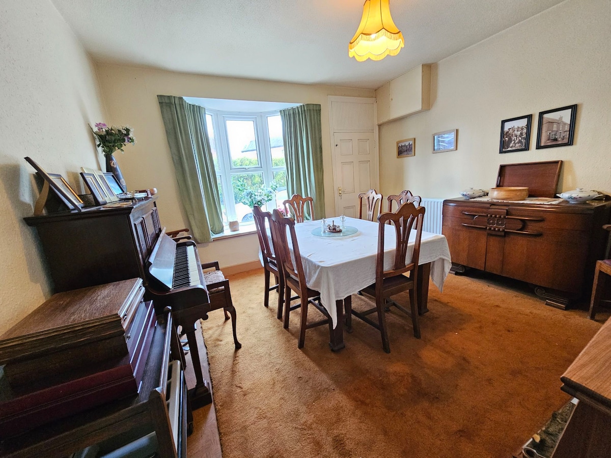 West View. Armitage. Twin room