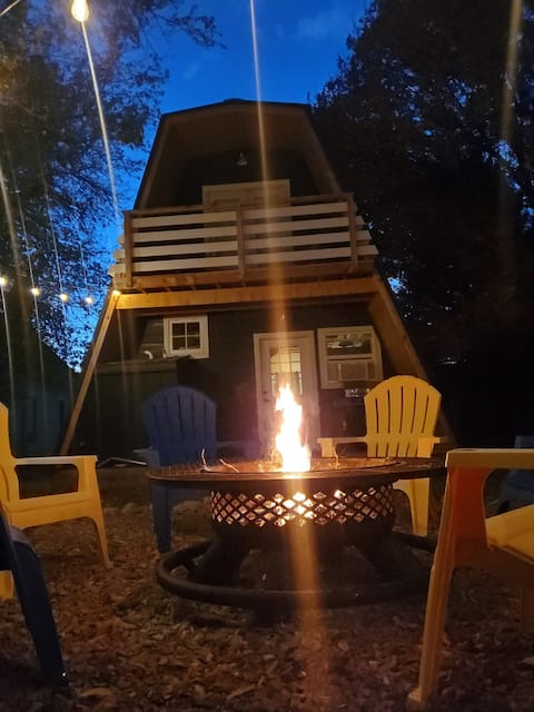 Firepit, Patio, Yard, Pet friendliness, and Grill