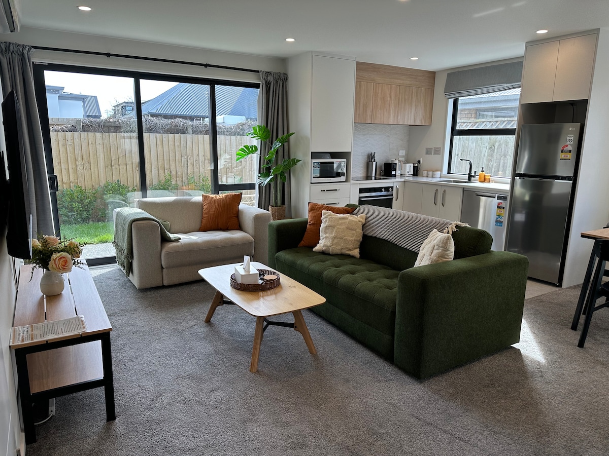 Top performing Airbnb: Cosy Modern Home: New Build in Christchurch. in St Albans