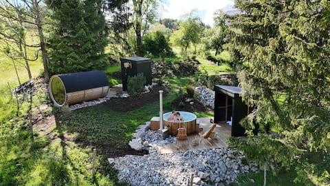 Panoramic views : Stone Hideaway for Groups | 8p
