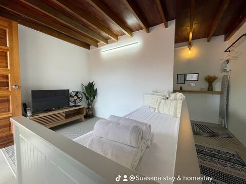 Suasana Stay family Attic Studio Room3(Netflix)UMT