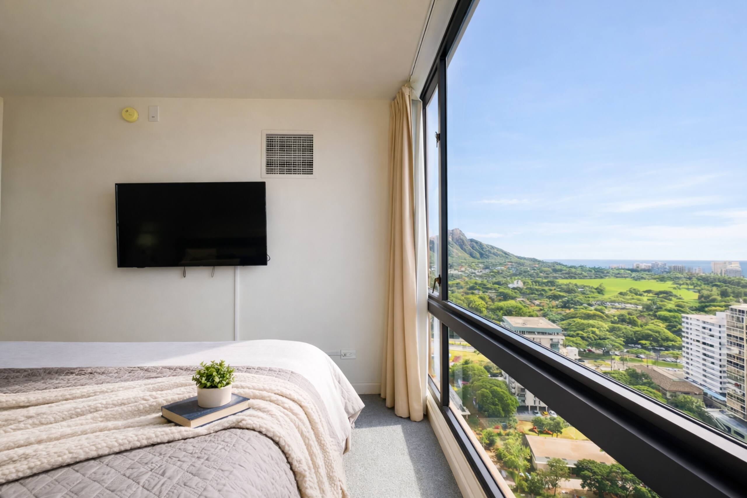 Waikiki Beach Ocean 28F Suite, Patio - Image 11