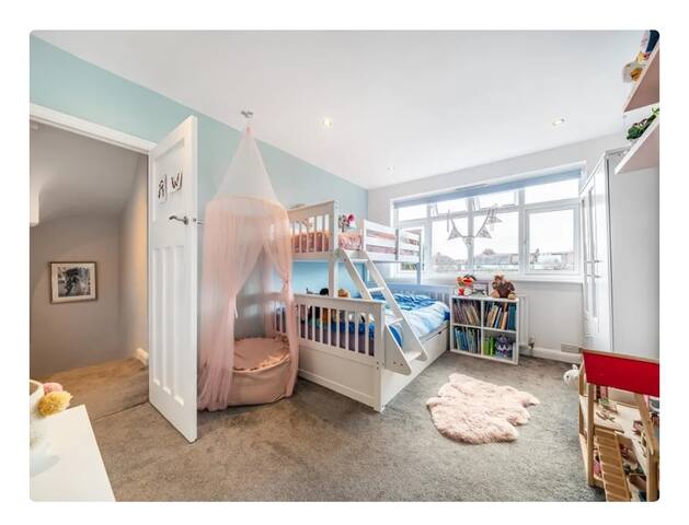 A Wonderful Wimbledon Welcome gallery image 4